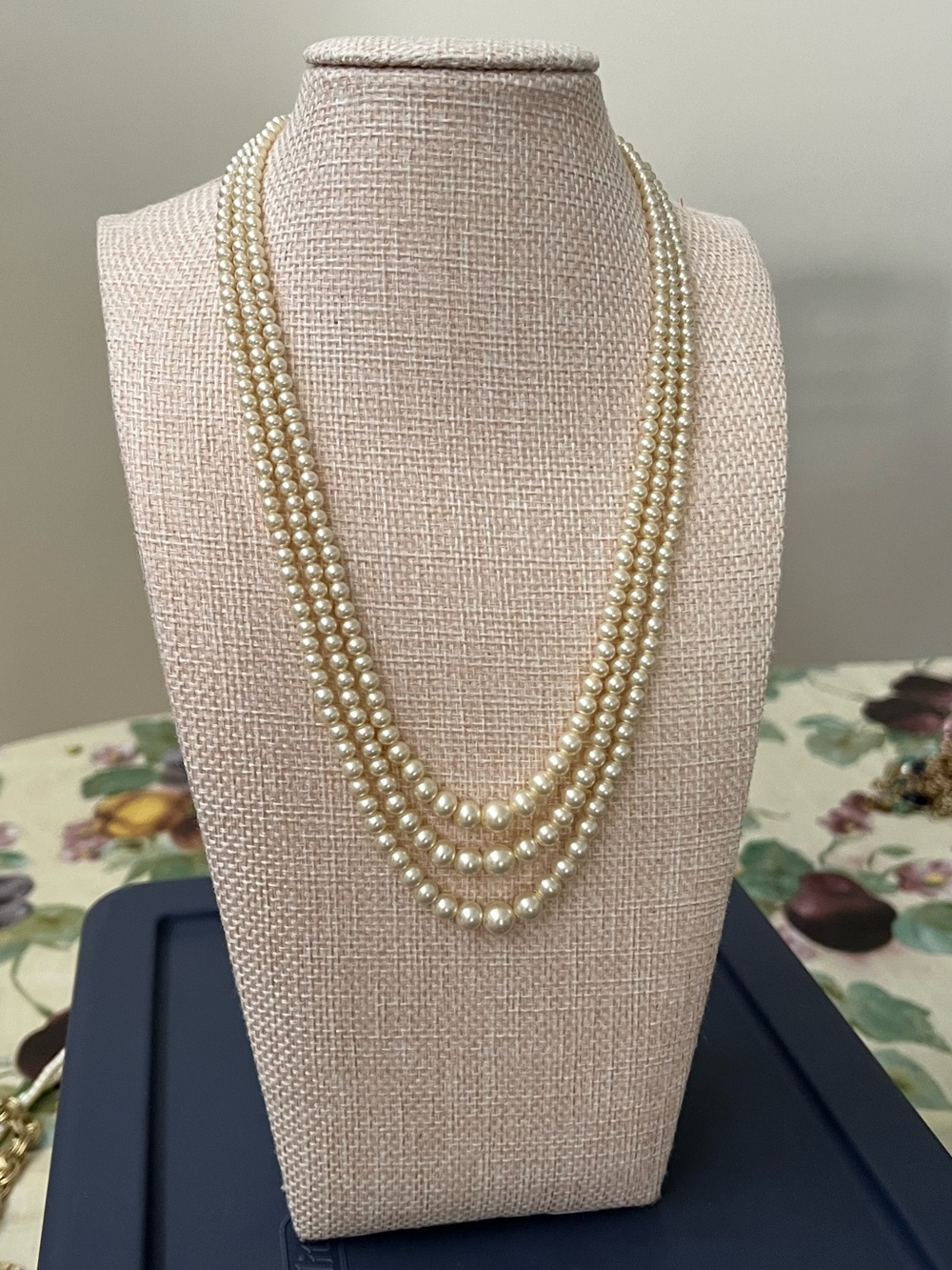 Elegant Triple-Strand Pearl Necklace in Cream